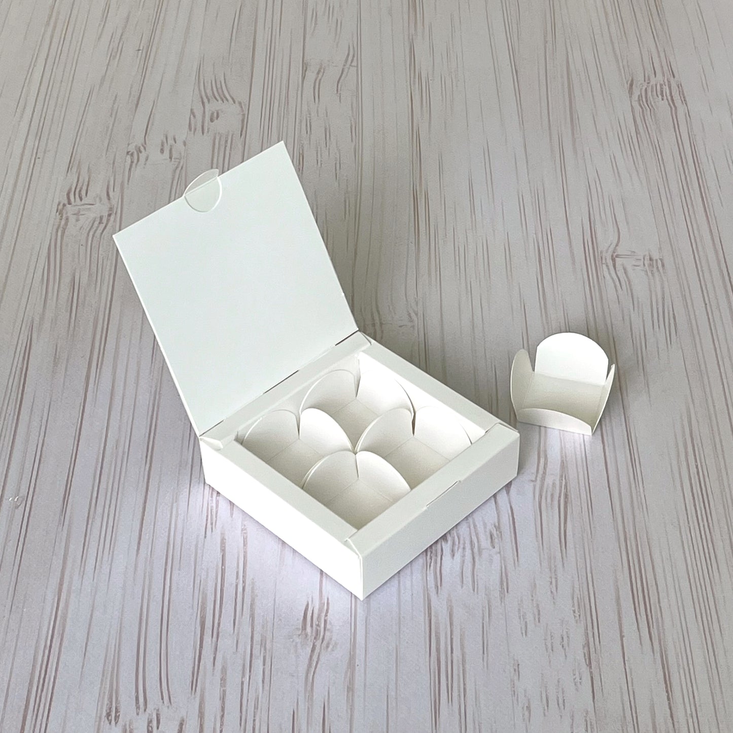 Schachtel für 4 Pralinen, Weiß, 112x112x30 mm, 5 Stk
